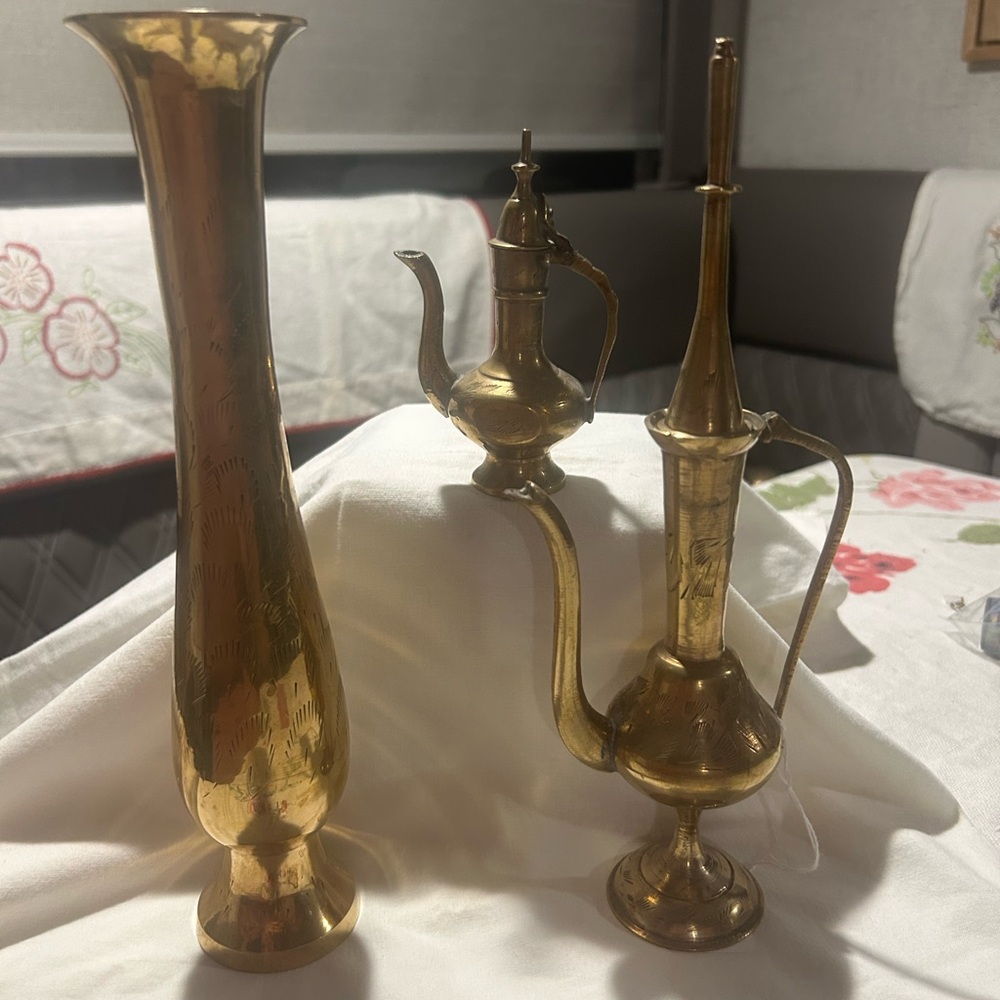 Elegant vintage Brass Vase and pot Set